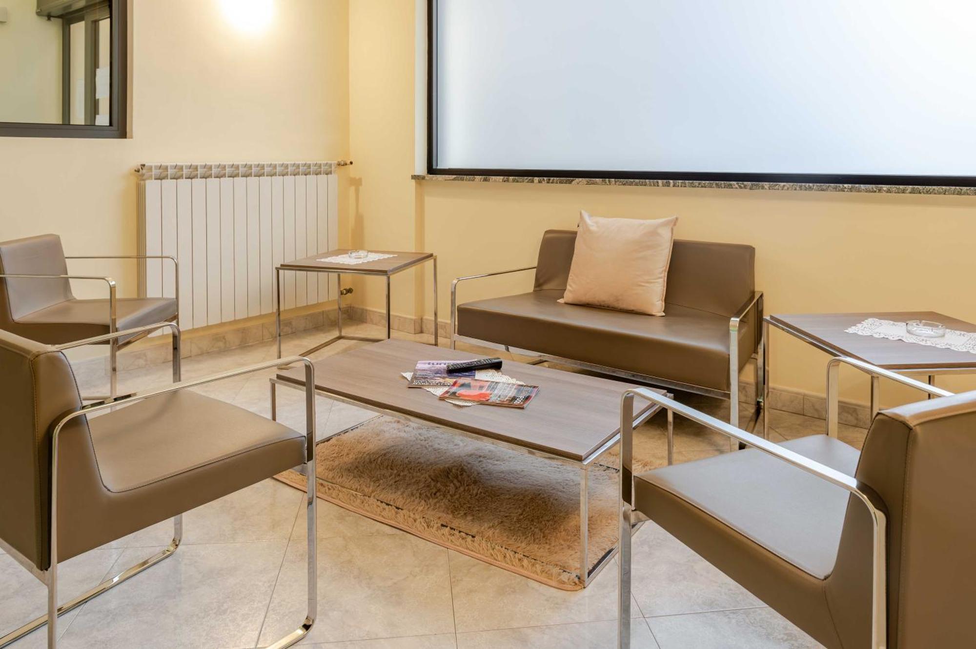 Hotel Posta - 3 Stars - Comfortable Stay In Ventimiglia Exterior foto