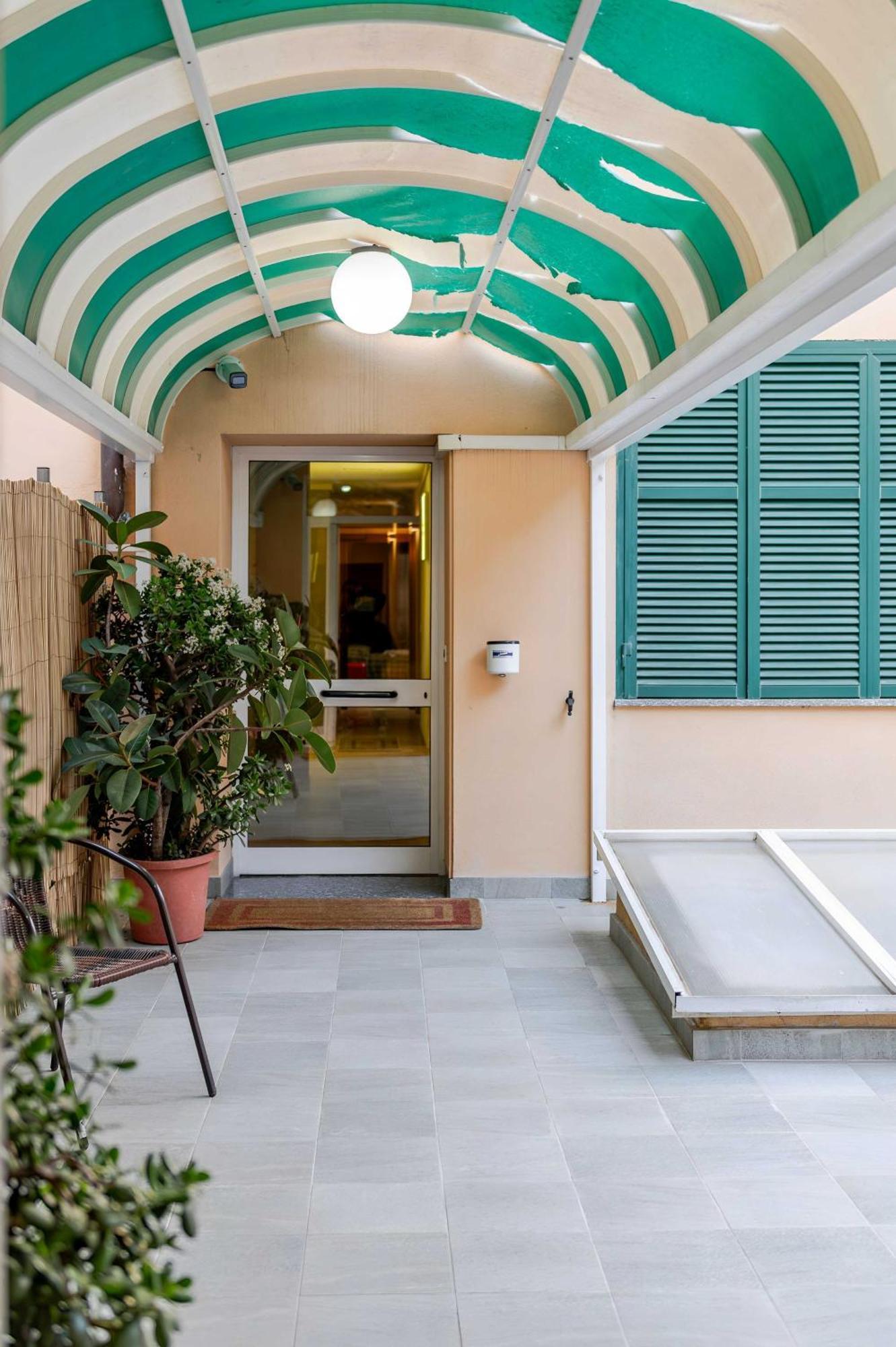 Hotel Posta - 3 Stars - Comfortable Stay In Ventimiglia Exterior foto