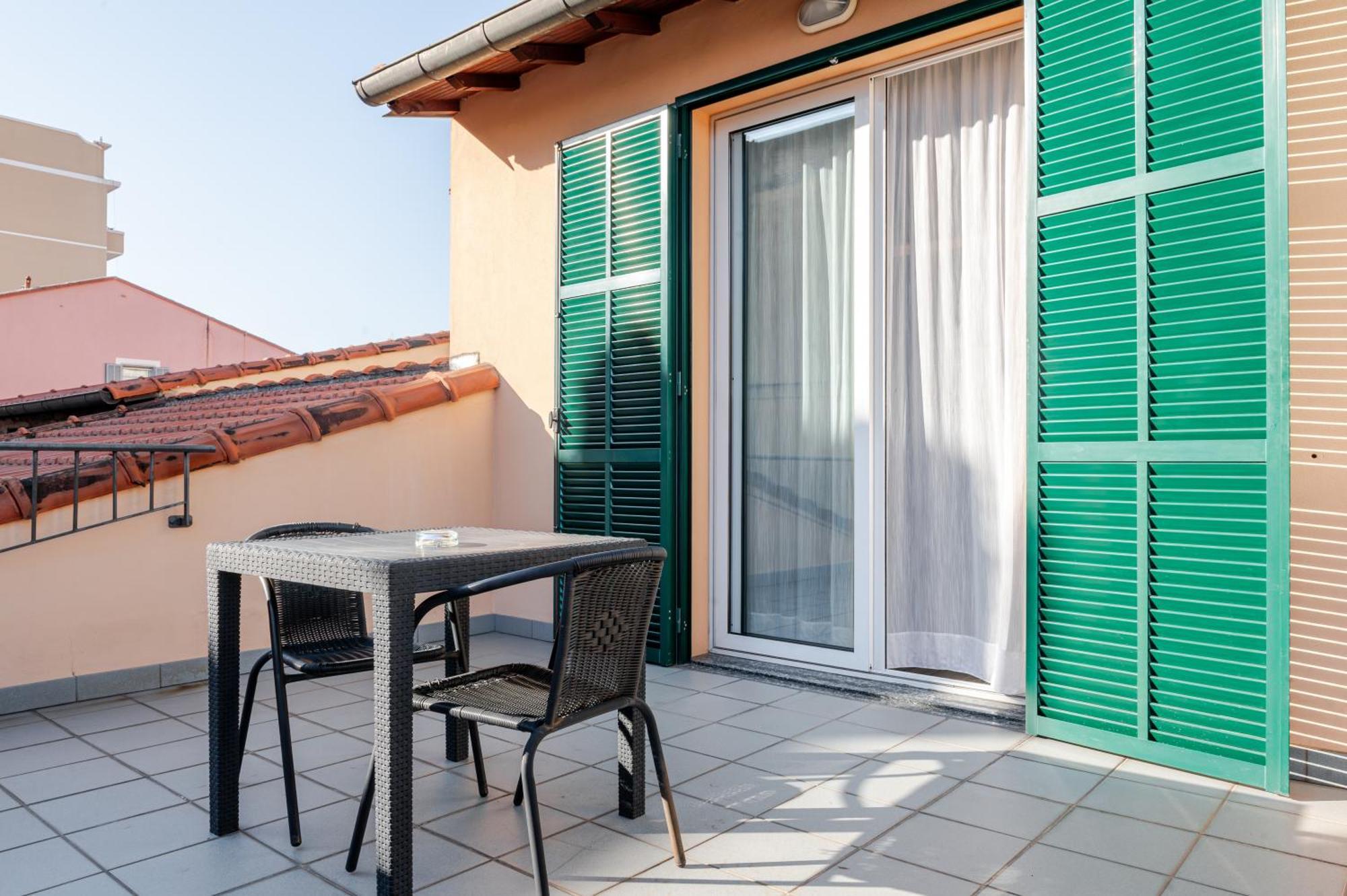 Hotel Posta - 3 Stars - Comfortable Stay In Ventimiglia Exterior foto